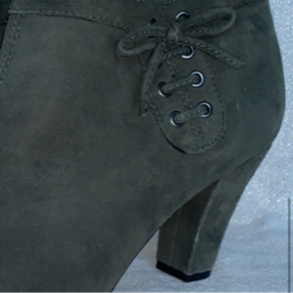 Aerosoles grey Steamroller suede booties 8-1/2 wide - Picture 7 of 11